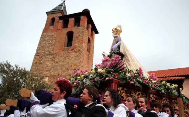 La Procesión del Resucitado despide la Semana de la Pasión en Santa Marina del Rey