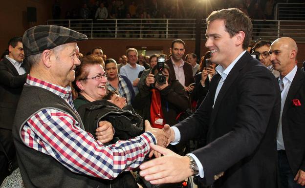 Albert Rivera advierte al PP en León que tirará de la manta en el 'caso Cifuentes', «caiga quien caiga»