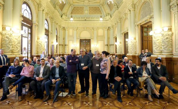 Las asociaciones de vecinos reivindican su vigencia y mejoras en sanidad, infraestructuras y mayor inversión del Estado en la Comunidad