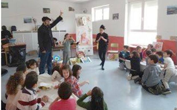 Colegios de Ponferrada, León, Armunia y Boñar disfrutarán de los Talleres de Frutas que imparte Urcacyl