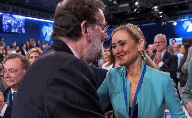 Cifuentes solo dimitirá si se lo pide Rajoy