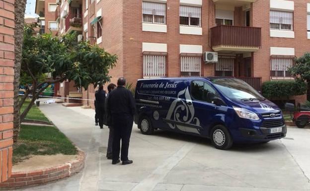 Un hombre mata a puñaladas a su mujer en Murcia