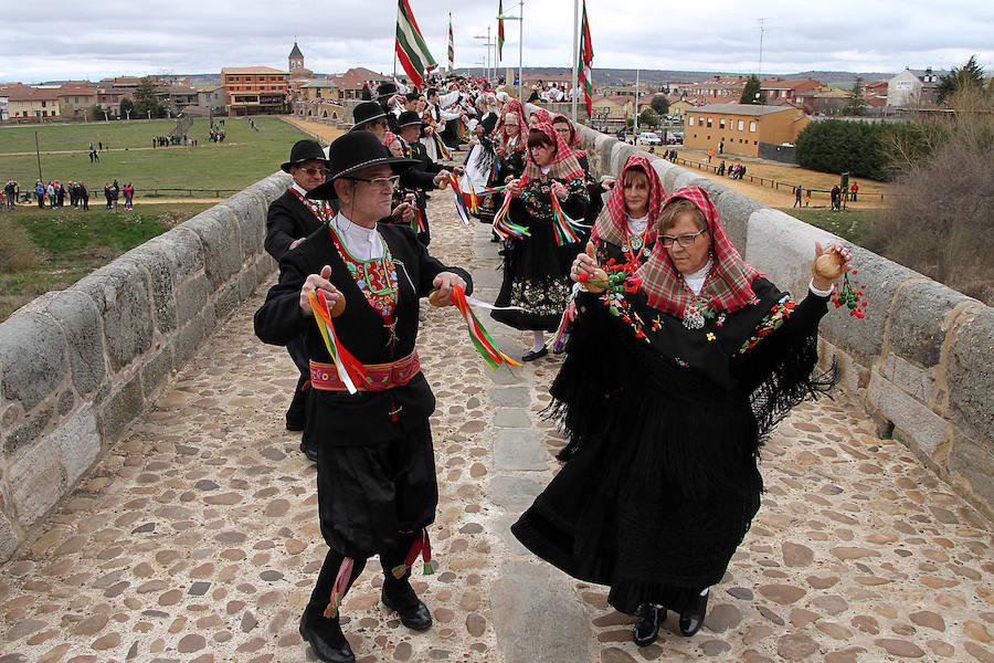 Jotas en el puente de Hospital de Órbigo