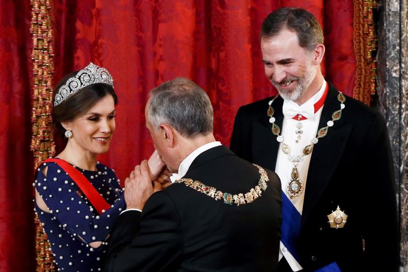 Letizia estrena tiara y vestido