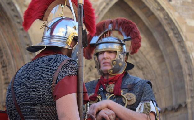 El arqueólogo Jesús Celis imparte la primera ponencia del León Romano sobre 'los astures'