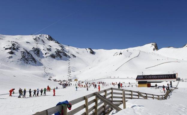 Asturias plantea a León dar un paso al frente y unir de forma definitiva San Isidro y Fuentes de Invierno