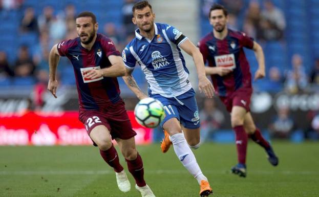 El Eibar agrava la crisis del Espanyol