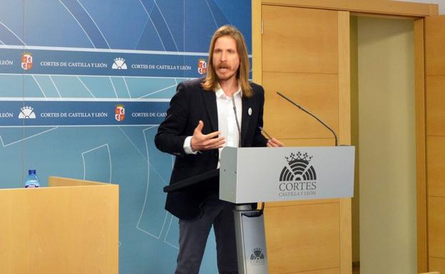 Pablo Fernández llevará al pleno su preocupación por la despoblación y la protección de la lengua leonesa