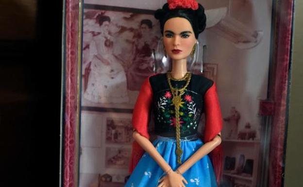 Un juez impide la venta de una Barbie de Frida Kahlo en México