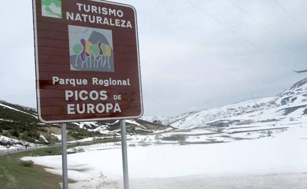 Un cartel 'amplía' Picos de Europa hasta San Isidro