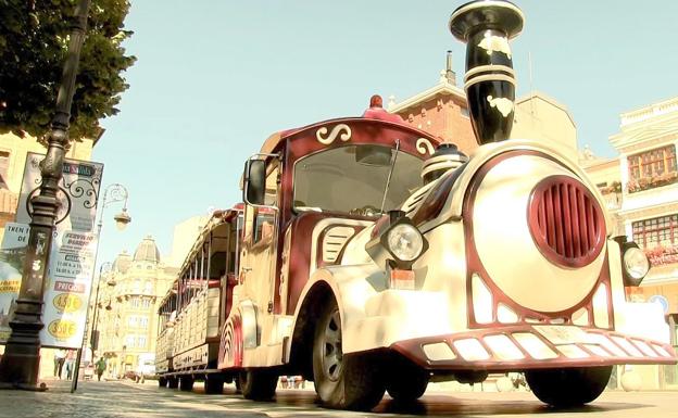 El tren turístico atropella a una mujer en el centro de León