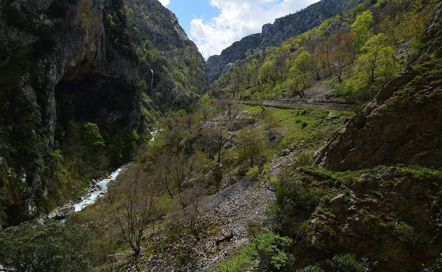 El Valle de Valdeón, sede del campamento de montaña Fedme