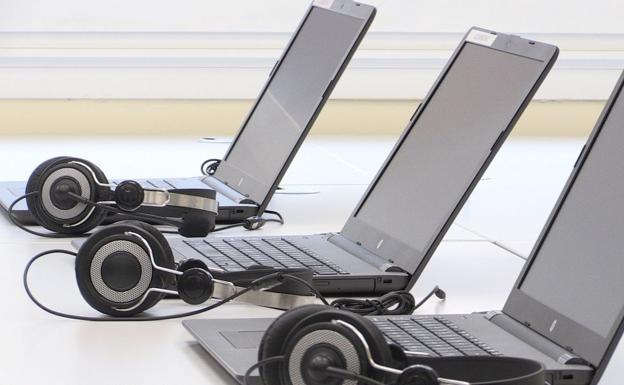 Homenaje a los mayores voluntarios que enseñan informática a internos del CIS Jesús Addad Blanco de León