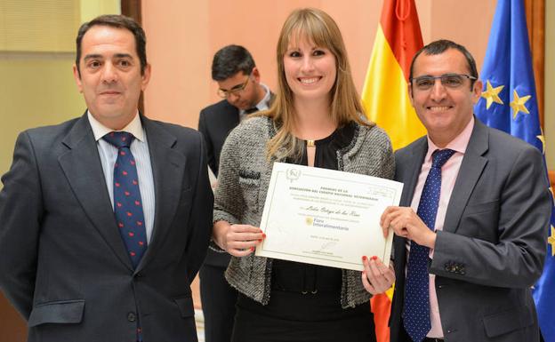 La leonesa Lidia Ortega recibe el premio Félix Gordón Ordás por un estudio sobre resistencias a los antimicrobianos