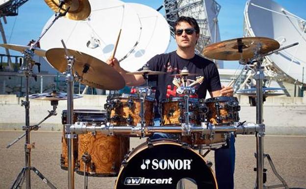 Chus Gancedo ofrece una master class de bateria en la Escuela de Música de Valverde de la Virgen