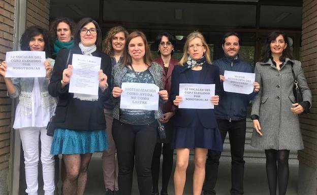 Jueces y fiscales se concentran en Ponferrada para exigir una «carga de trabajo saludable»