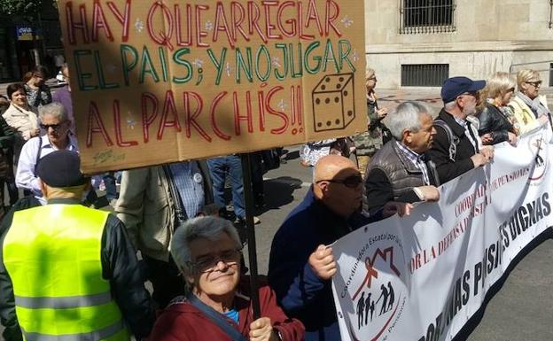Los pensionistas no dan tregua ante un «parche» y pacto «de maquillaje» y exigen blindar del sistema público