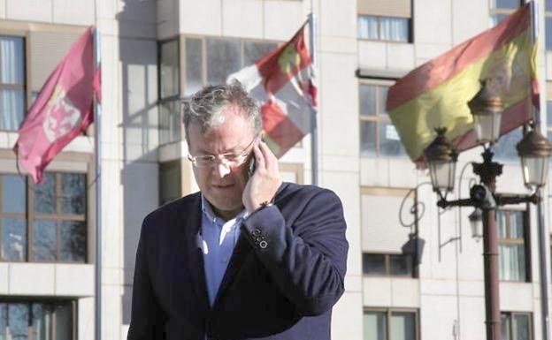 Silván lamenta perder «un leonés de corazón» y un alcalde «valiente» e historia de la ciudad