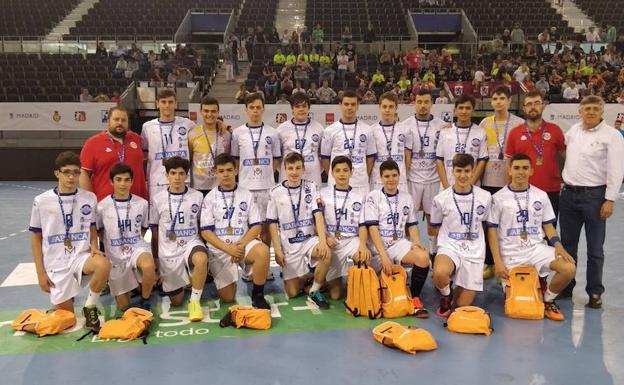 El Ademar se lleva la 'consolación' de la Mini Copa