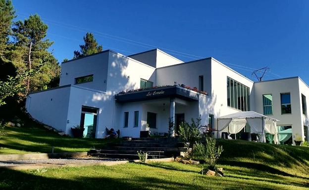 Paralizado el derribo de una vivienda en San Miguel de las Dueñas