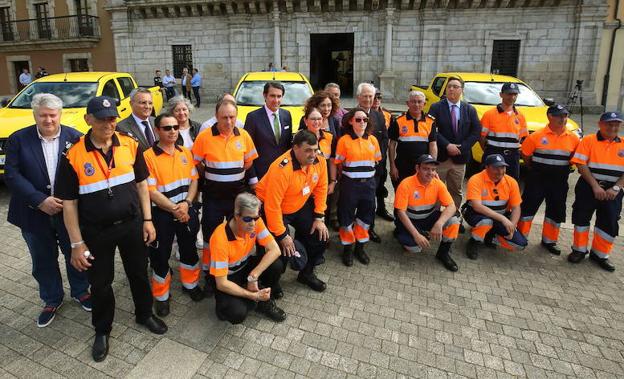 La Junta cede tres vehículos de Protección Civil a las agrupaciones de Castropodame, Ponferrada y Villafranca