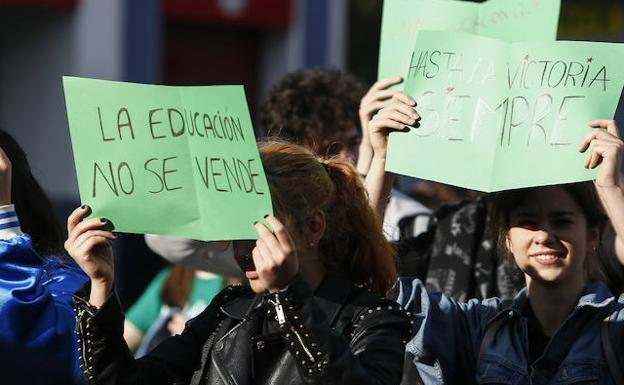 La marea verde vuelve a teñir León para exigir un pacto educativo de calidad