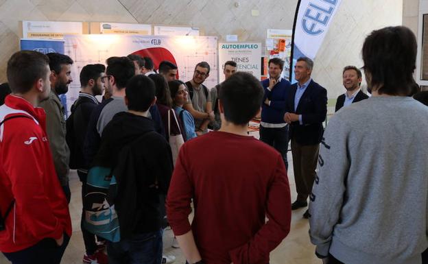 Fele y Aje León asesoran a los universitarios en la búsqueda de empleo y emprendimiento en la Semana Internacional de la ULE