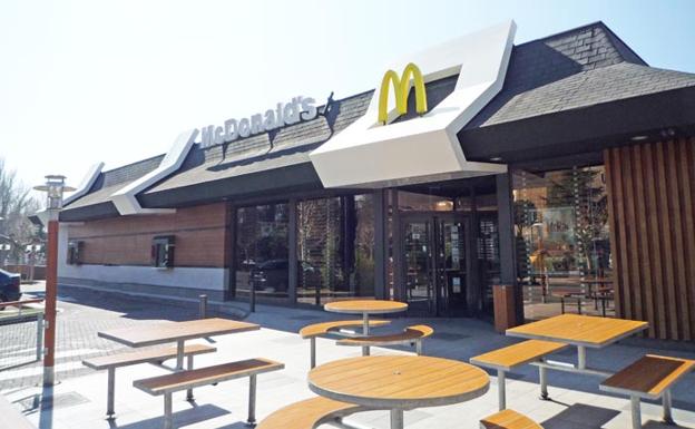 McDonald's dobla su renta y pagará 150.000 euros en inversiones para seguir emplazado en terreno municipal