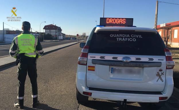 La Guardia Civil detecta en Garrafe a un ciclista que dio positivo en alcoholemia y drogas tras un accidente