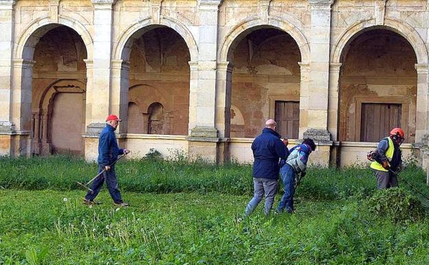 Promonumenta reivindica sus orígenes con una hacendera en el Monasterio de Sandoval