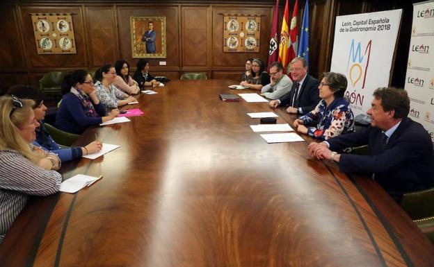 El Ayuntamiento de León renueva las ayudas directas de 116.000 euros a Ampas y a colegios municipales