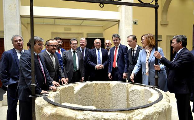 Silván pide a los presidentes de las Diputaciones de Castilla y León que sean «embajadores» de los productos de León