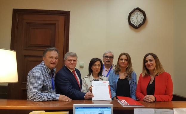 El PSOE pide en el Congreso eliminar el decreto del Gobierno que «aniquila» las juntas vecinales