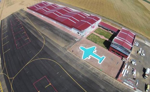 Un parapentista resulta herido durante el aterrizaje en el aeródromo de Pajares de los Oteros