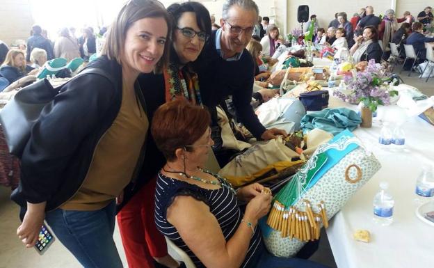 Quintana de Rueda cita a 130 mujeres con la cultural popular en su encuentro de encaje de bolillos