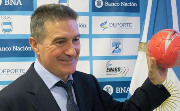 Manolo Cadenas se fija en la Asobal para la lista de los 'Gladiadores'