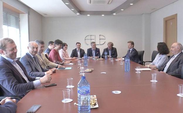 El PSOE y los empresarios piden un «grupo de presión leonés» que trabaje por proyectos para la provincia