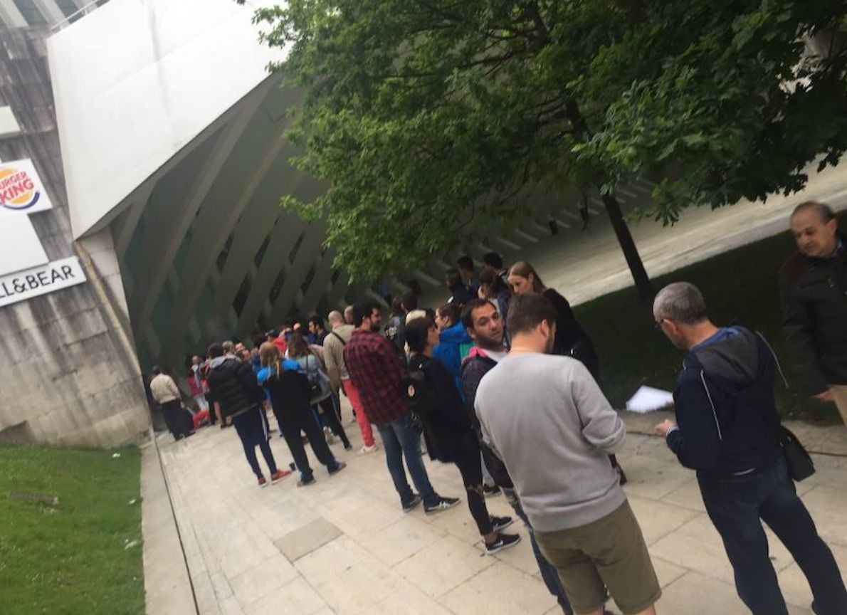 Largas colas para obtener entradas para el partido Cultural-Oviedo