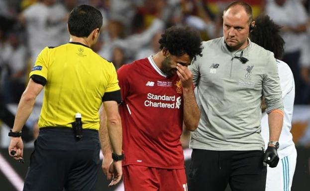 Salah se retira del Olímpico lesionado y entre lágrimas