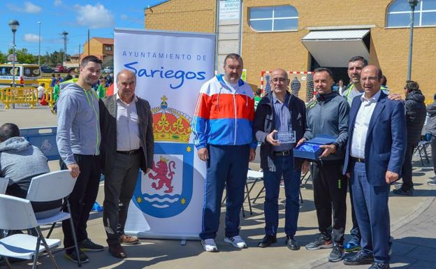 Jordi Ribera visita a las escuelas de balonmano de Sariegos