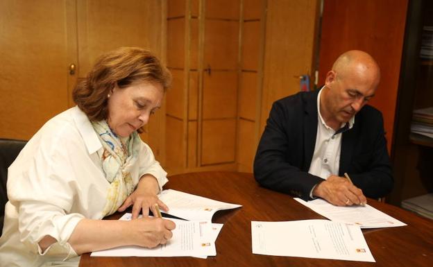 El Ayuntamiento de León y Feclem firman un acuerdo para coordinar la tutela y apoyo a personas con enfermedad mental