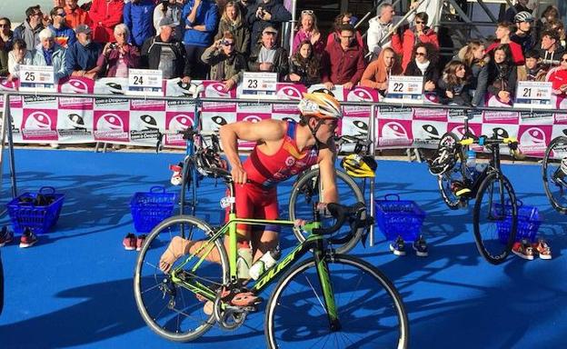 Kevin Viñuela, convocado para la Copa del Mundo de Triatlón