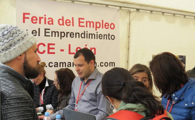 La I Feria de Empleo Juvenil reúne 100 ofertas de trabajo y 70 empresas en una oportunidad para los jóvenes