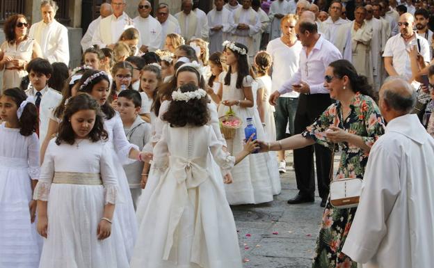 Envíanos tus fotos de la celebración del Corpus