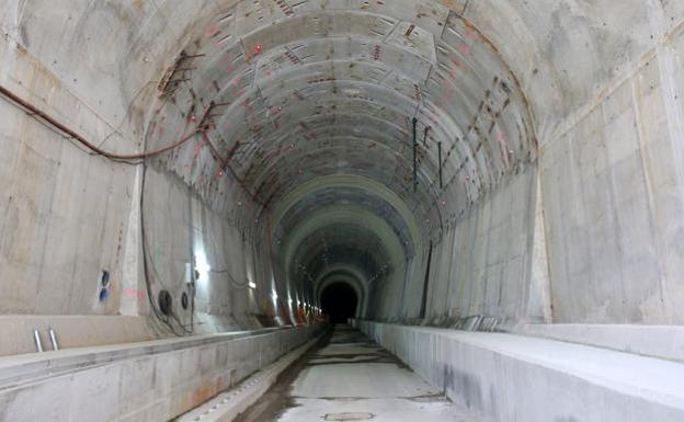 Once empresas optan al montaje de las vías en la variante de Pajares