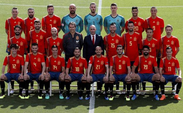 Los vampiros visitan a la selección antes de la foto oficial
