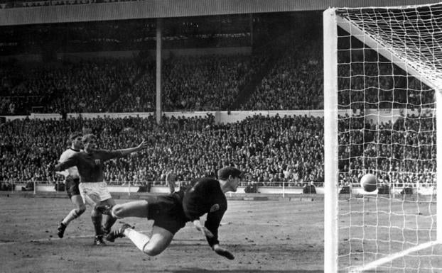 Hurst: el autor de un hat-trick histórico