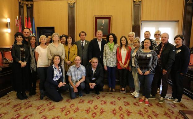 Silván recibe a 21 profesores del 'Erasmus +', que se están formando en el Colegio Agustinos León