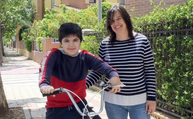 La familia de Bruno pide tratamiento compasivo para su distrofia muscular