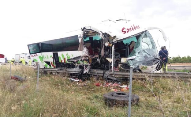 Diez heridos en Toledo al chocar un autobús con un camión